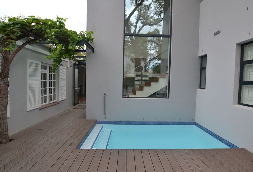 פנסיון Just Joey Lodge