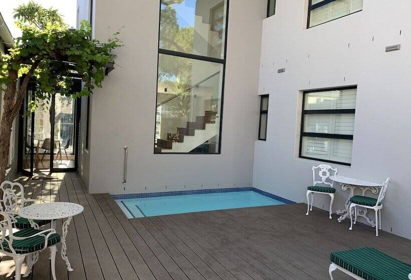 פנסיון Just Joey Lodge