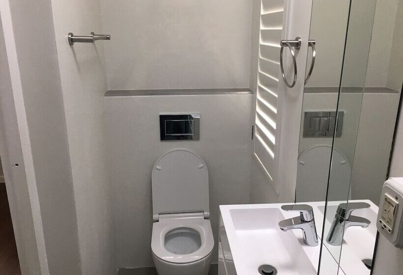 פנסיון Just Joey Lodge