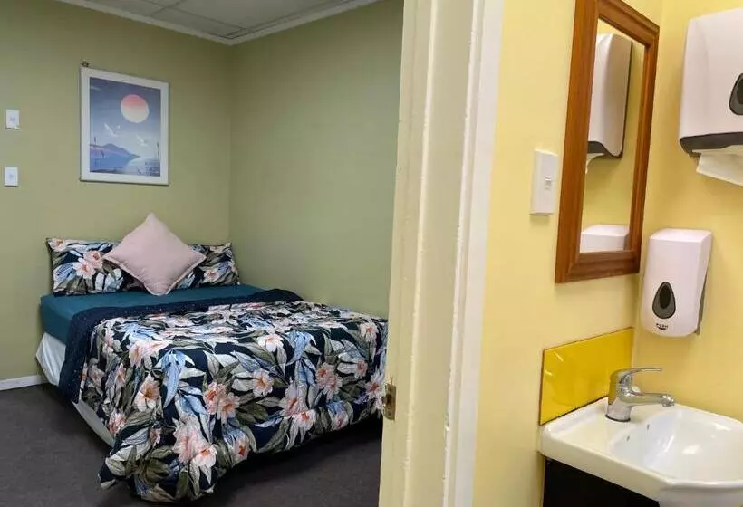 هاستل Silverfern Backpackers