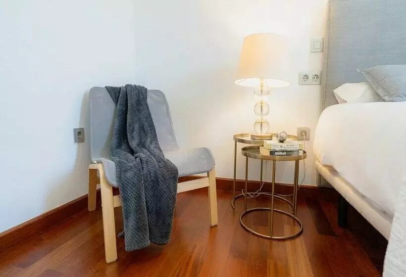Azz Sevilla Torre de La Plata Apartamentos