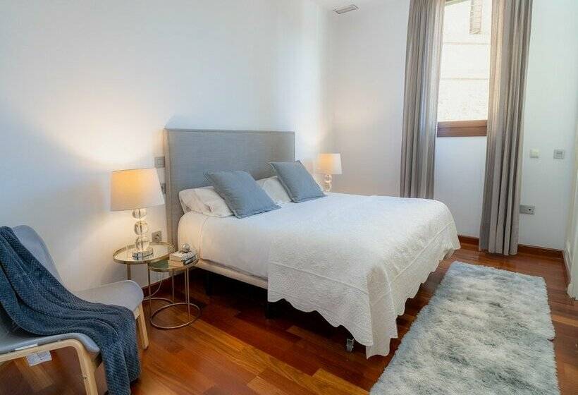 Azz Sevilla Torre de La Plata Apartamentos