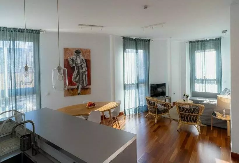 Azz Sevilla Torre de La Plata Apartamentos