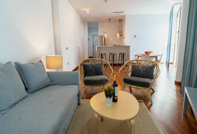 Azz Sevilla Torre de La Plata Apartamentos