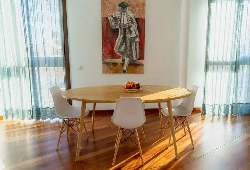Azz Sevilla Torre de La Plata Apartamentos