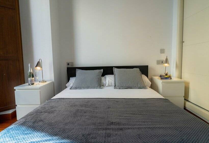 Azz Sevilla Torre de La Plata Apartamentos