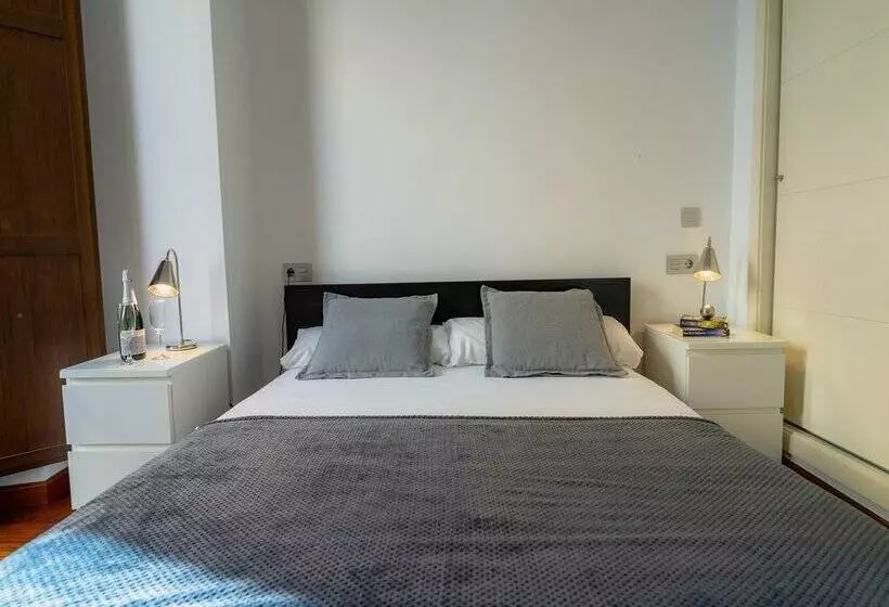 Azz Sevilla Torre de La Plata Apartamentos