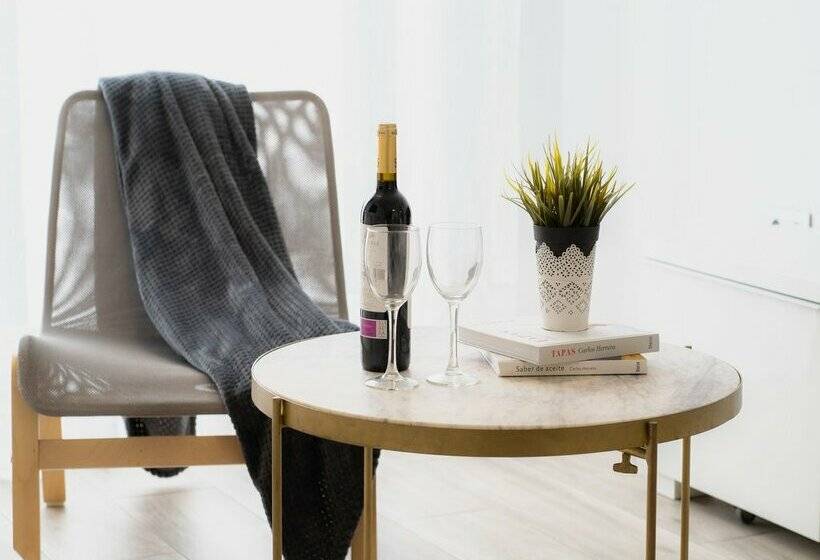 Azz Sevilla Torre de La Plata Apartamentos