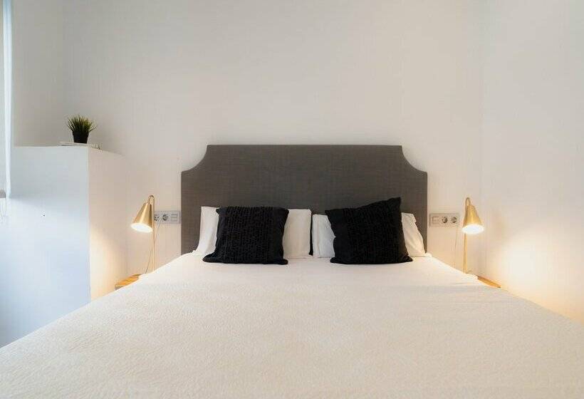 Azz Sevilla Torre de La Plata Apartamentos