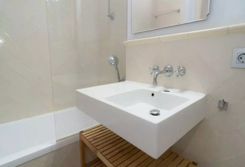 Azz Sevilla Torre de La Plata Apartamentos