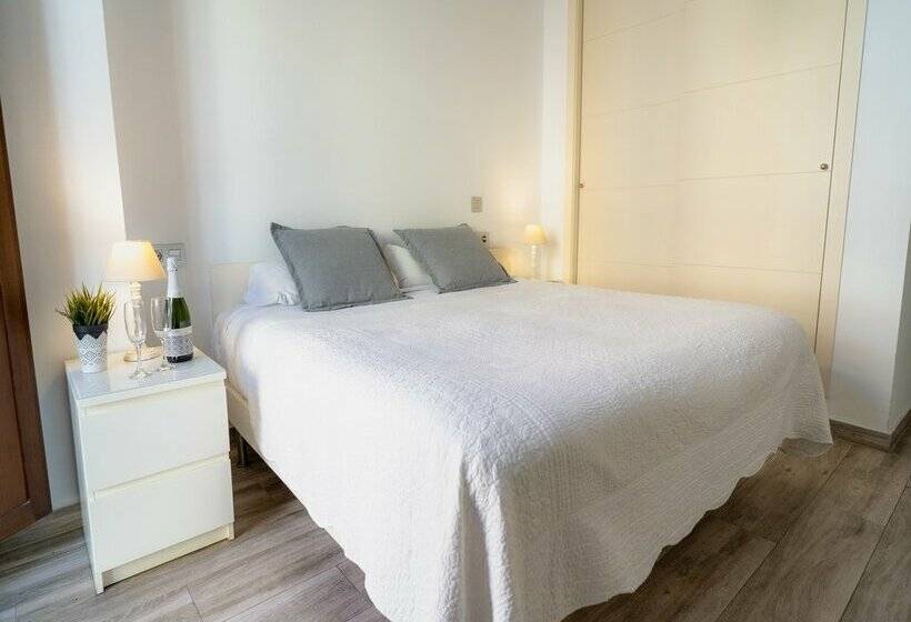 Azz Sevilla Torre de La Plata Apartamentos