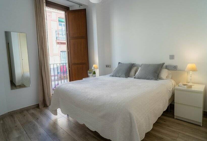 Azz Sevilla Torre de La Plata Apartamentos