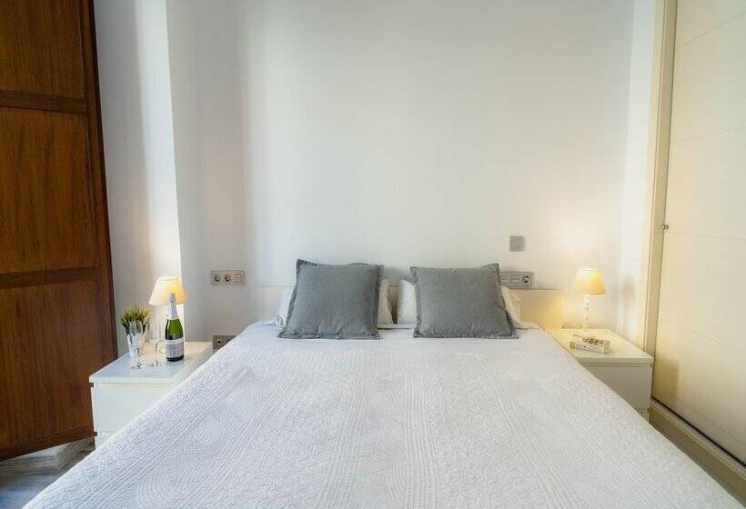 Azz Sevilla Torre de La Plata Apartamentos