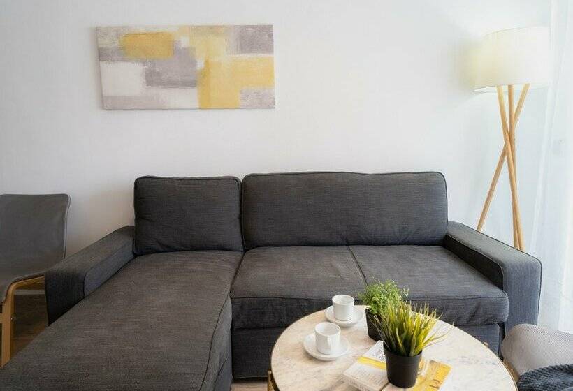 Azz Sevilla Torre de La Plata Apartamentos