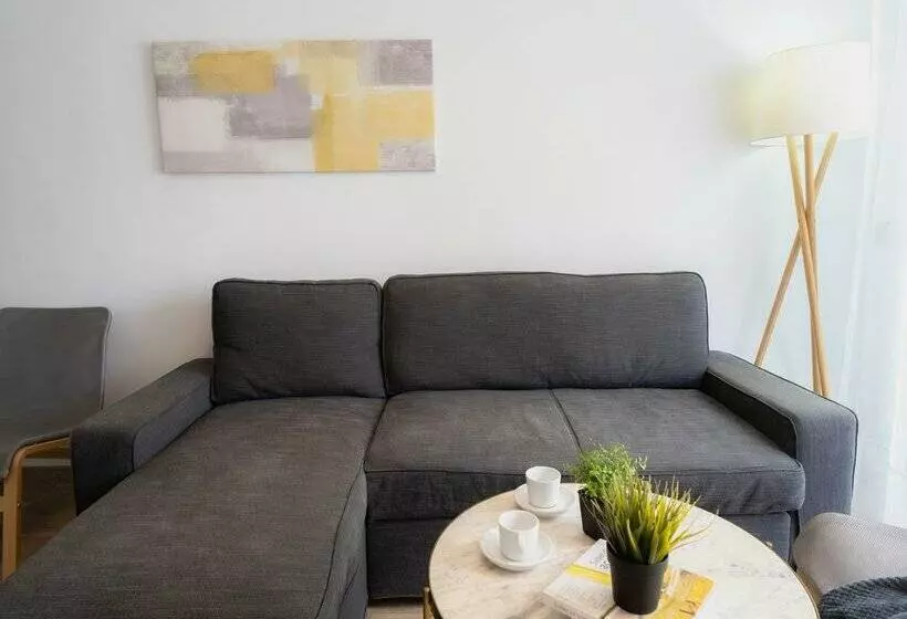 Azz Sevilla Torre de La Plata Apartamentos
