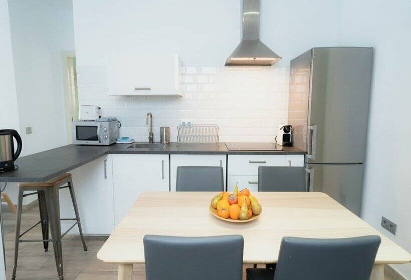 Azz Sevilla Torre de La Plata Apartamentos