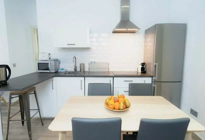 Azz Sevilla Torre de La Plata Apartamentos