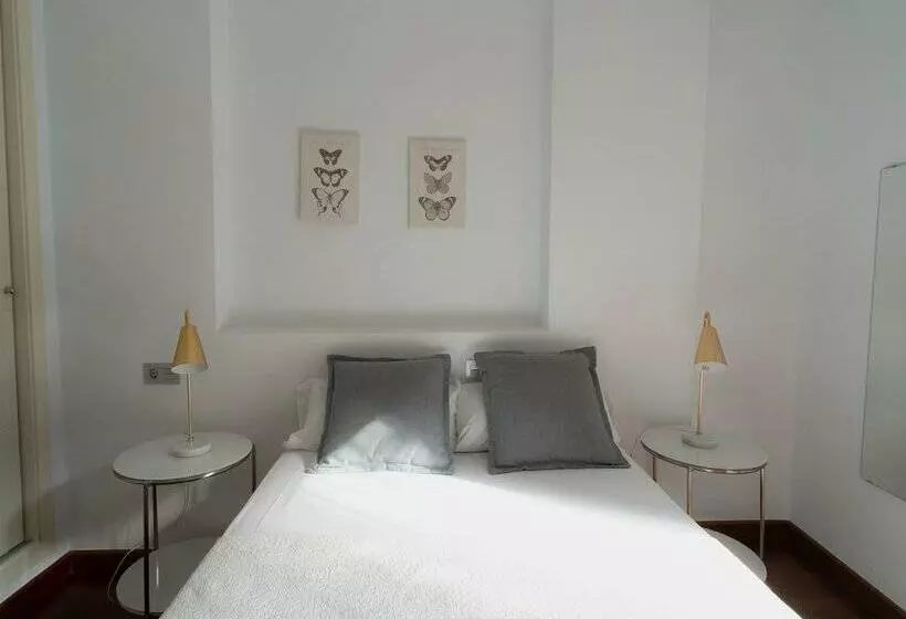 Azz Sevilla Torre de La Plata Apartamentos