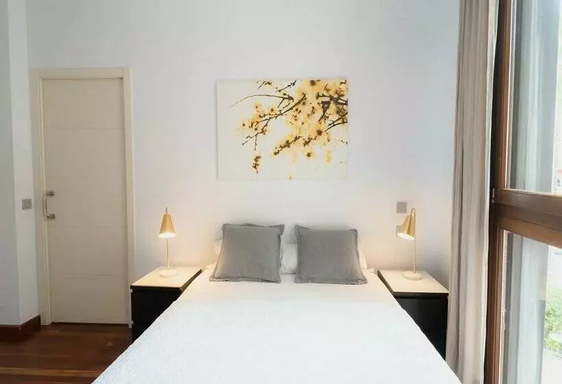 Azz Sevilla Torre de La Plata Apartamentos
