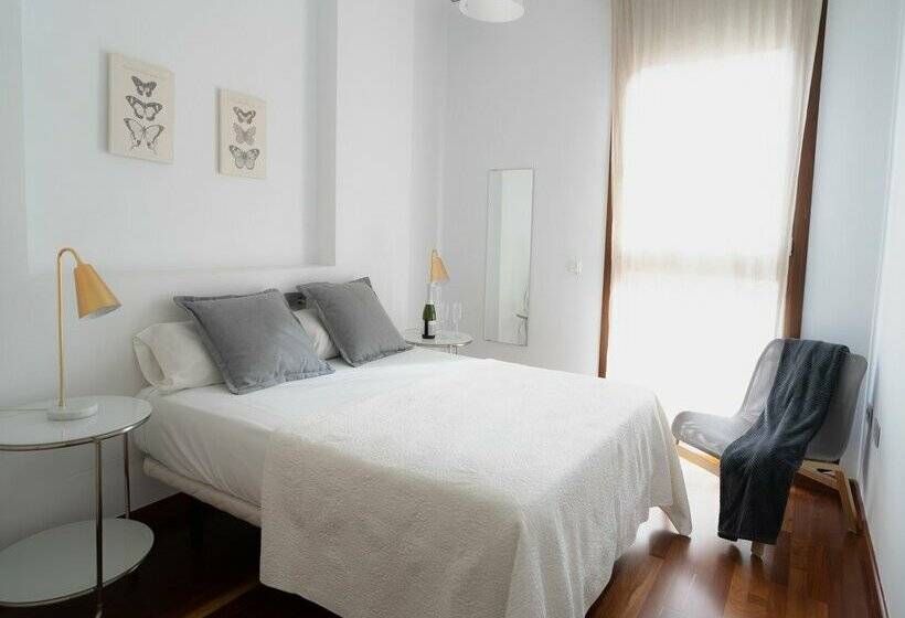 Azz Sevilla Torre de La Plata Apartamentos