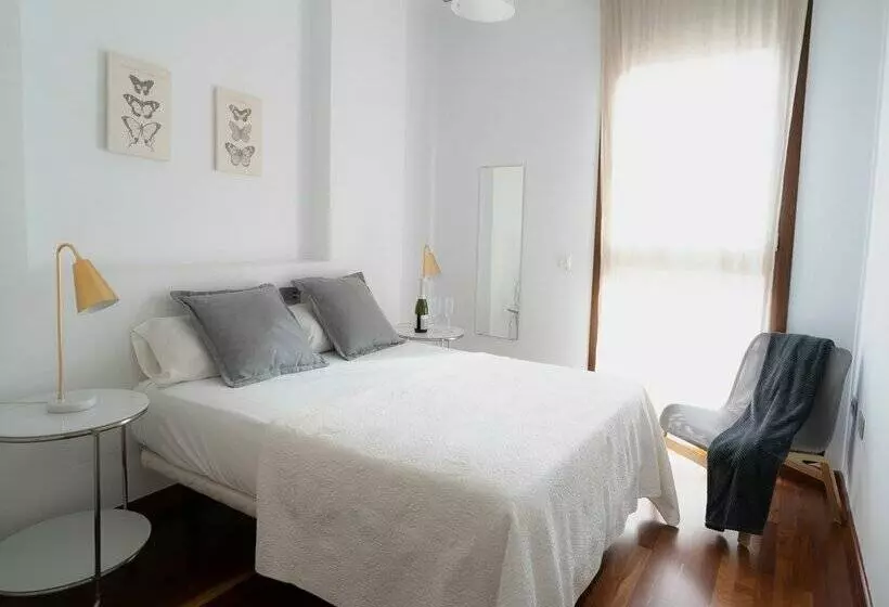 Azz Sevilla Torre de La Plata Apartamentos