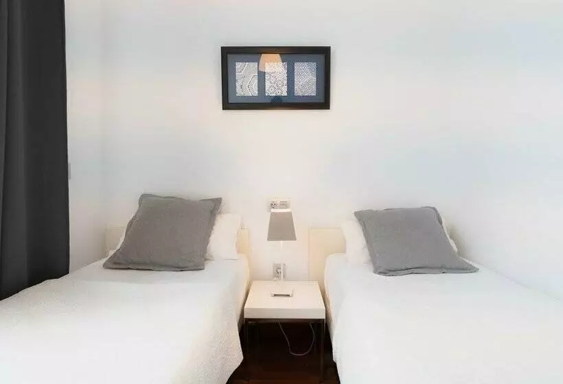 Azz Sevilla Torre de La Plata Apartamentos