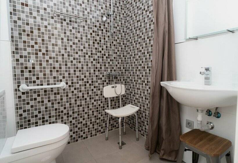 Azz Sevilla Torre de La Plata Apartamentos