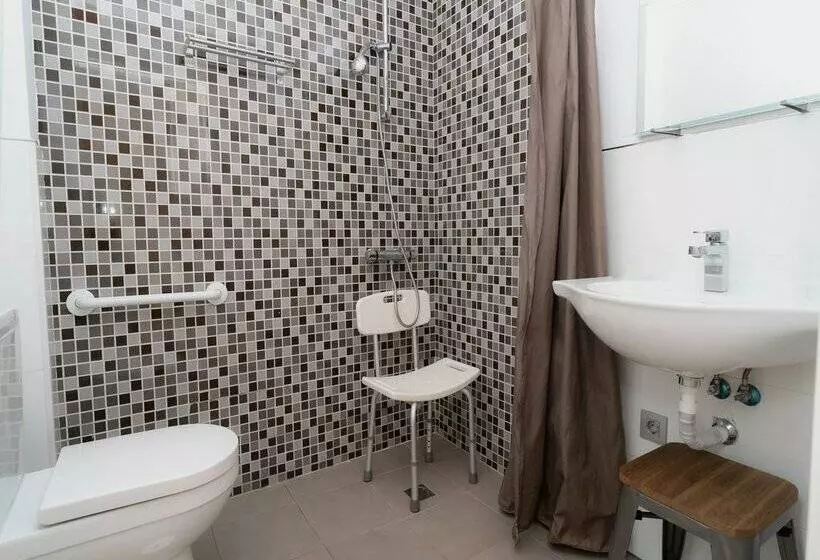 Azz Sevilla Torre de La Plata Apartamentos