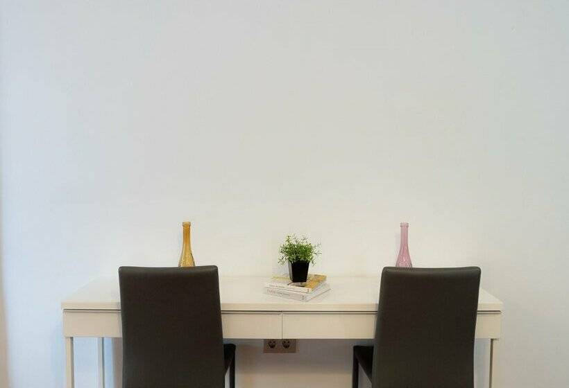 Azz Sevilla Torre de La Plata Apartamentos