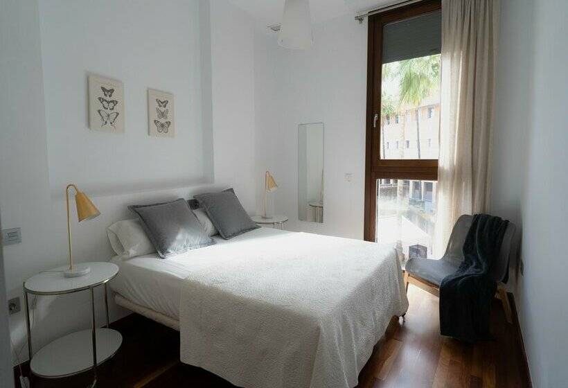 Azz Sevilla Torre de La Plata Apartamentos