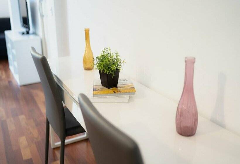 Azz Sevilla Torre de La Plata Apartamentos