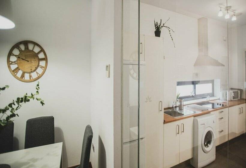 Azz Sevilla Torre de La Plata Apartamentos