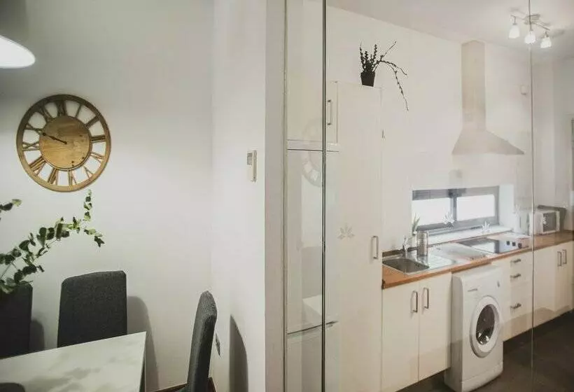 Azz Sevilla Torre de La Plata Apartamentos