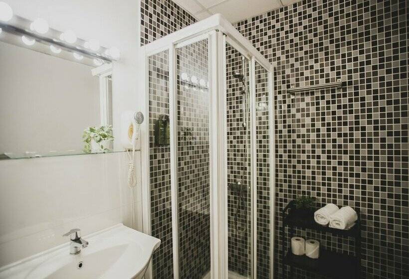 Azz Sevilla Torre de La Plata Apartamentos