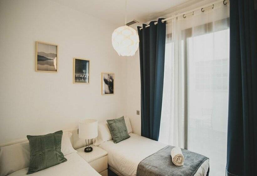 Azz Sevilla Torre de La Plata Apartamentos