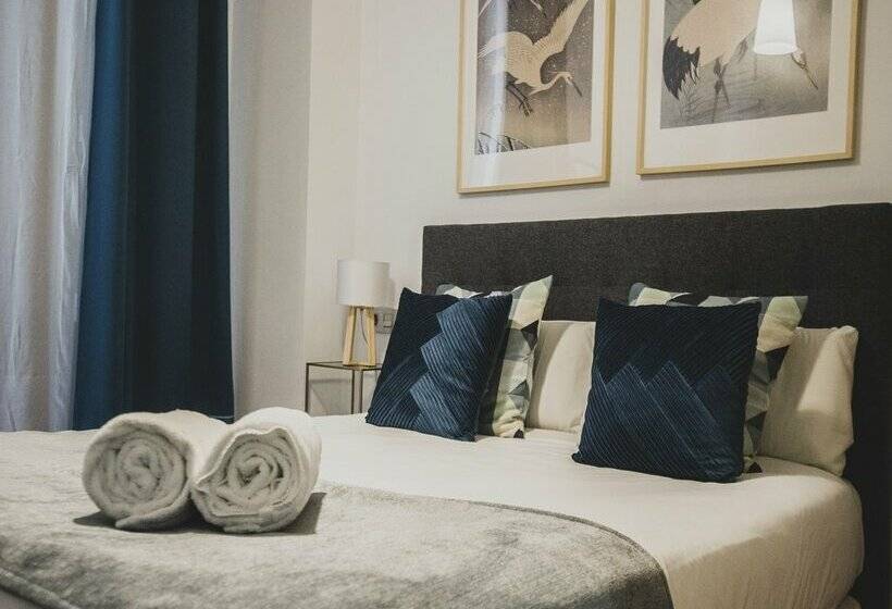 Azz Sevilla Torre de La Plata Apartamentos