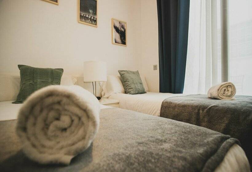 Azz Sevilla Torre de La Plata Apartamentos