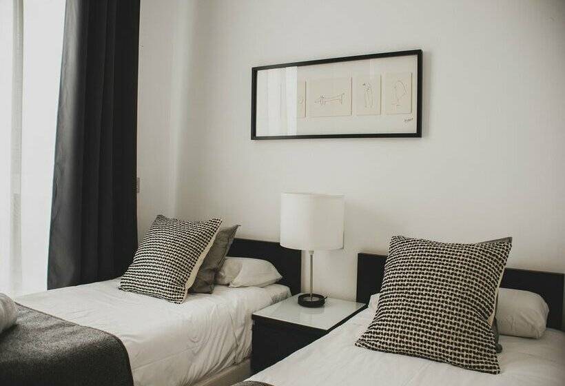 Azz Sevilla Torre de La Plata Apartamentos