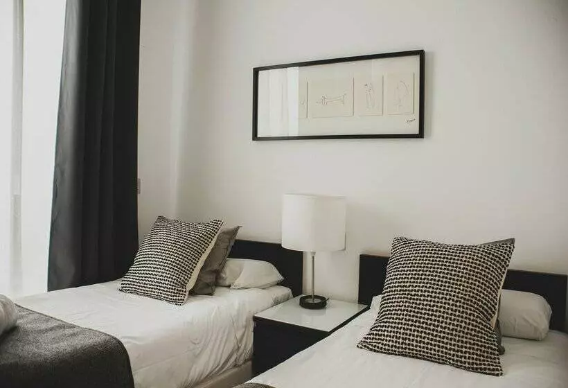 Azz Sevilla Torre de La Plata Apartamentos