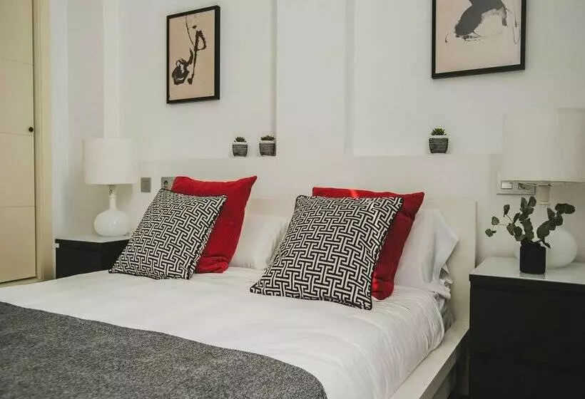 Azz Sevilla Torre de La Plata Apartamentos