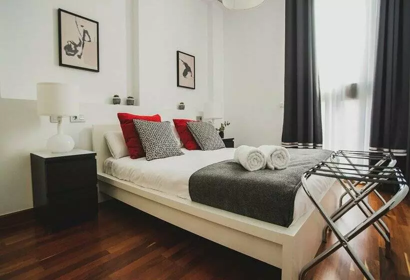 Azz Sevilla Torre de La Plata Apartamentos