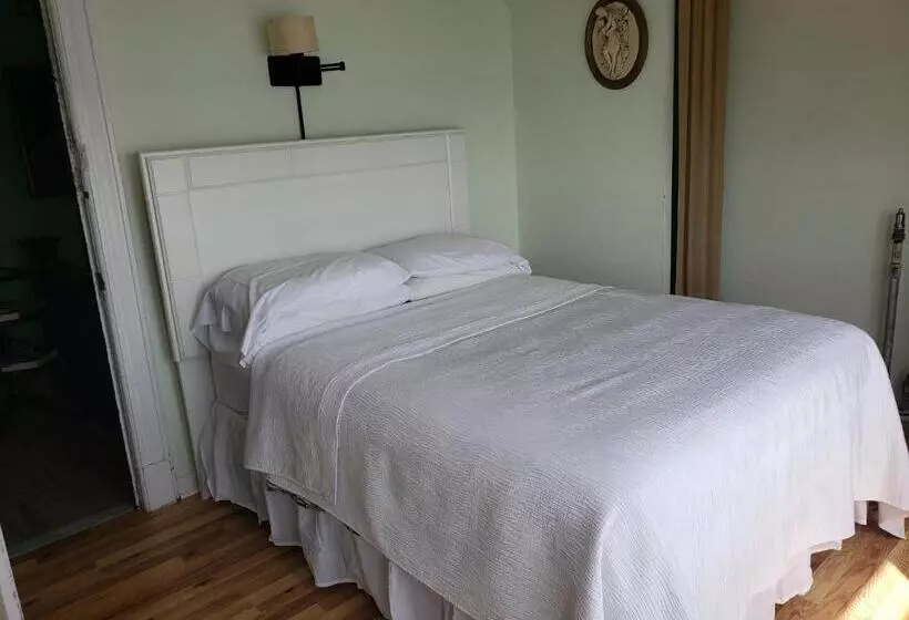Harbor House Bed And Breakfast