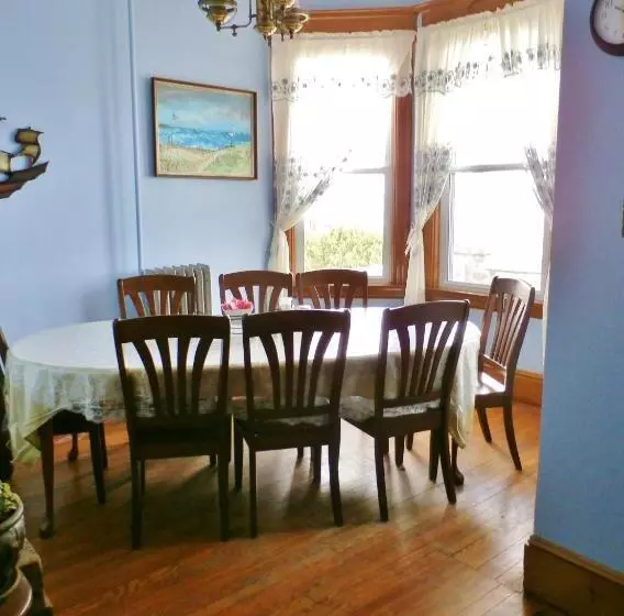 Harbor House Bed And Breakfast