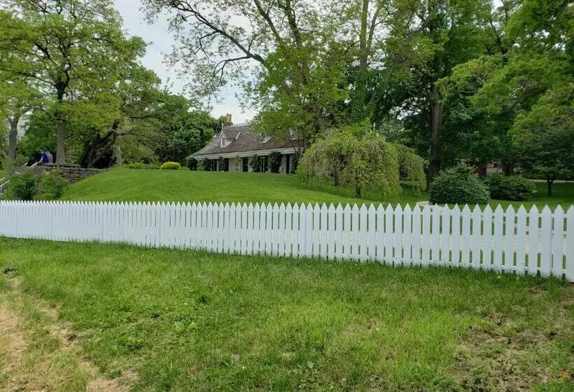 Harbor House Bed And Breakfast