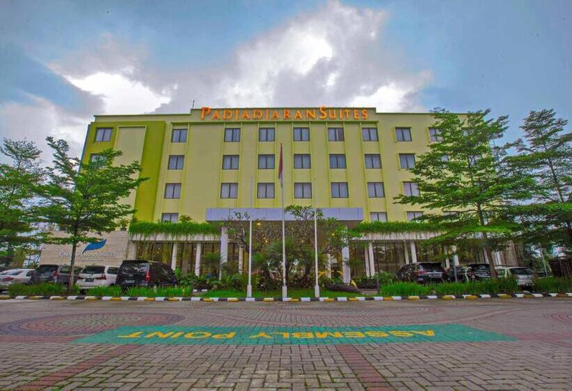 Szálloda Padjadjaran Suites Resort And Convention
