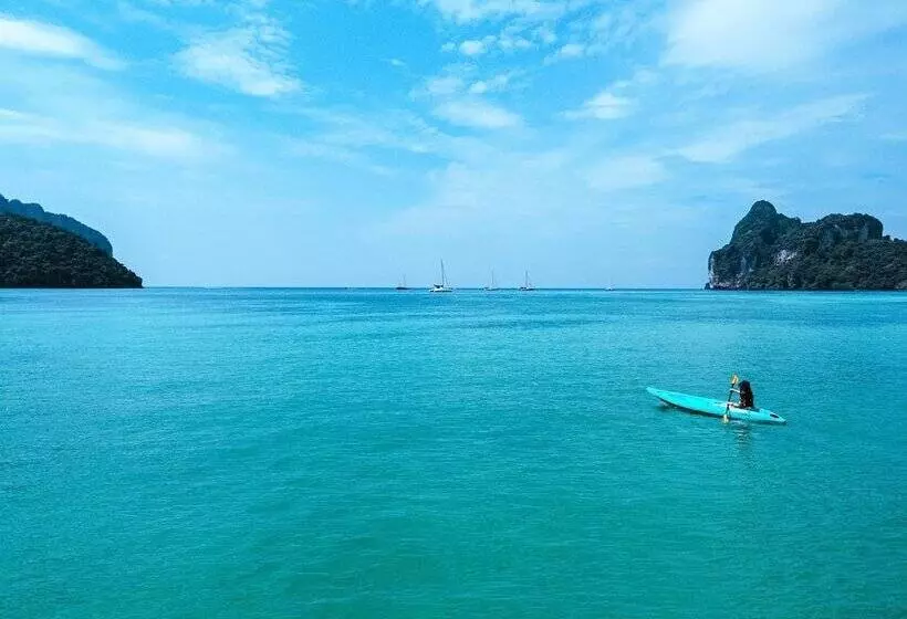 Otel Phi Phi Cozy Seafront Resort