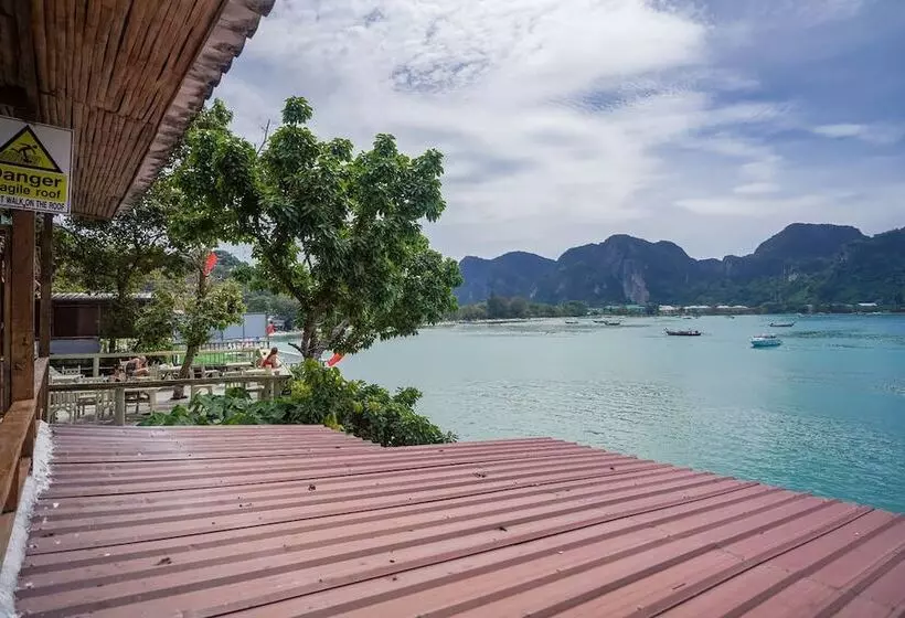 Otel Phi Phi Cozy Seafront Resort