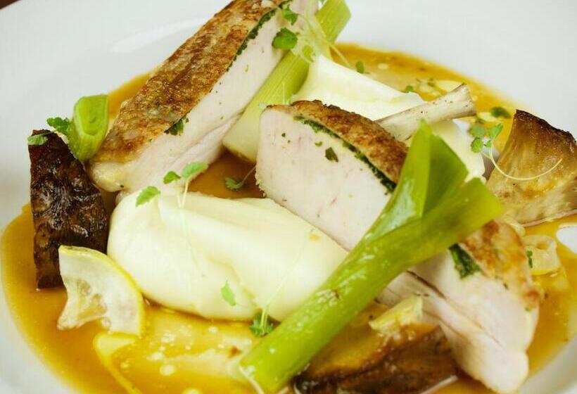 Отель The Greyhound Inn