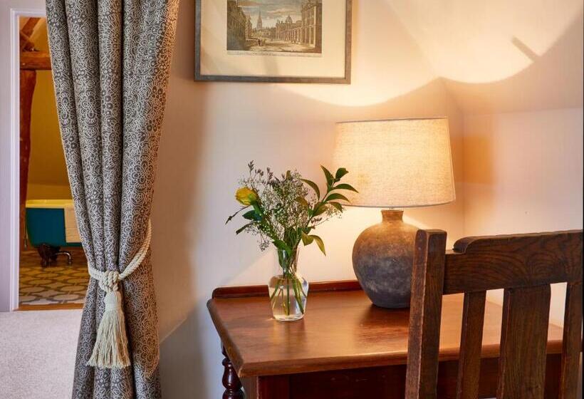 Отель The Greyhound Inn