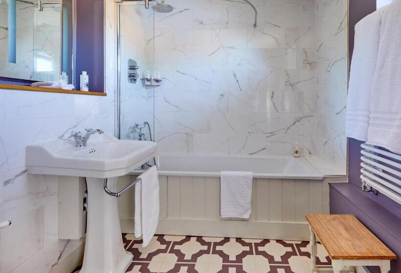 Отель The Greyhound Inn